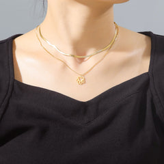 Fashion Animal Paw Hollow Pendant Necklace for Women